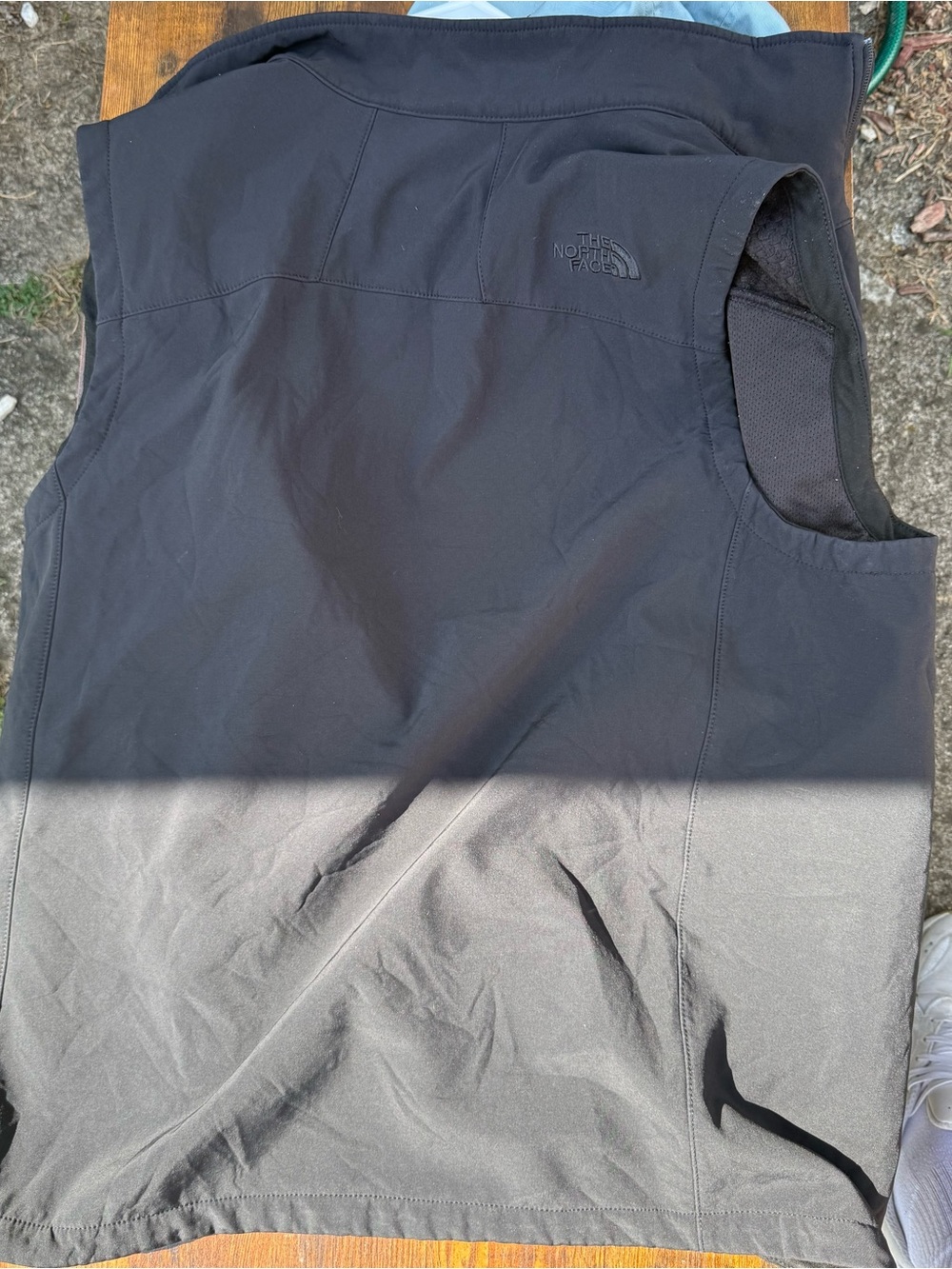 The North Face Men’s Black Softshell Vest with Chest Zip, size XL - Picture 3 of 4